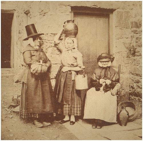 Animated stereoscopic photograph of women in Welsh costume. © Crown Copyright RCAHMW.