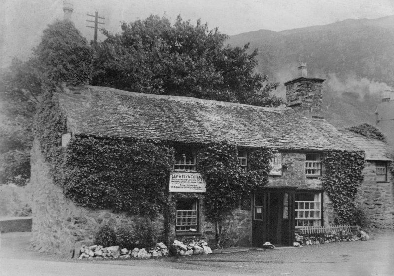Llewelyn Cottage Inn. © Crown Copyright RCAHMW.