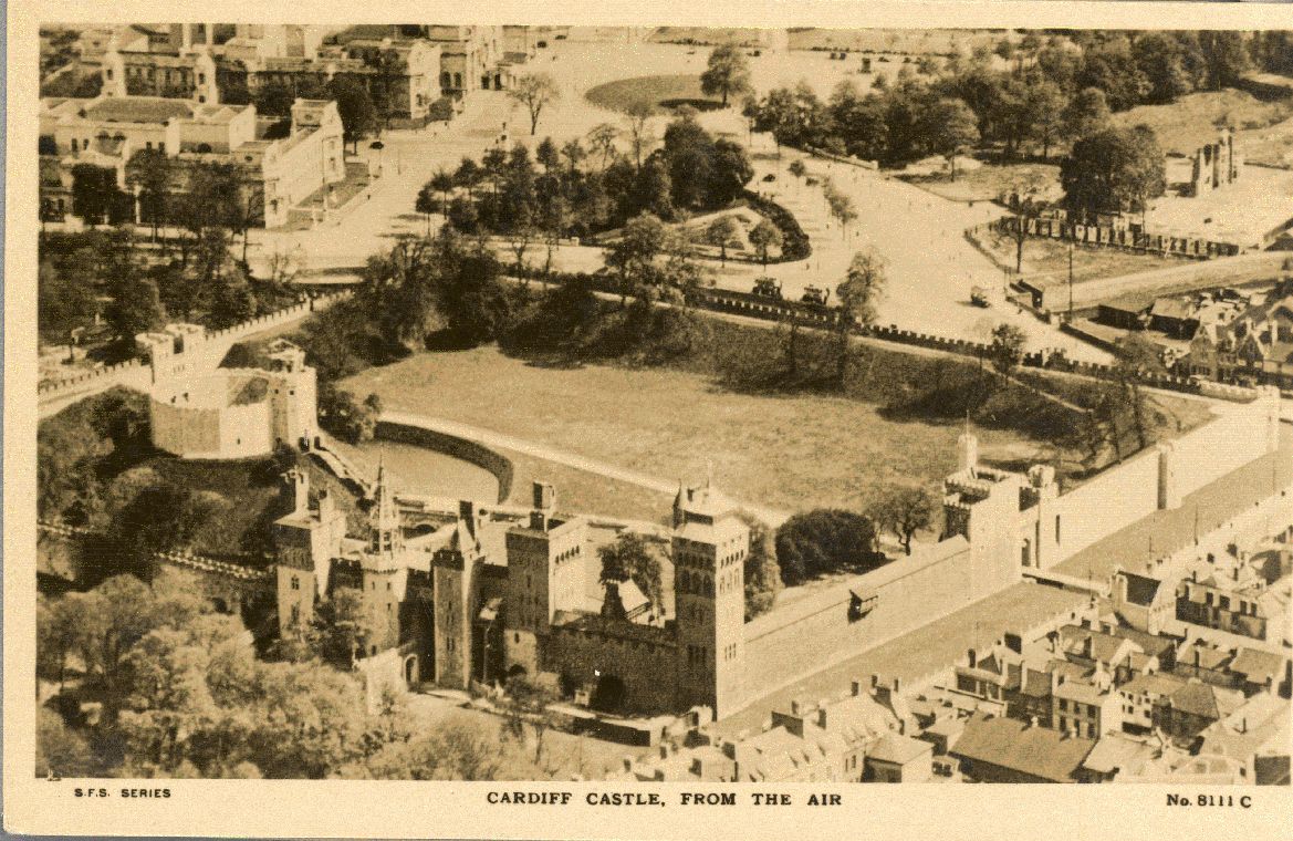 Cardiff Castle, postcard. © Crown Copyright RCAHMW.