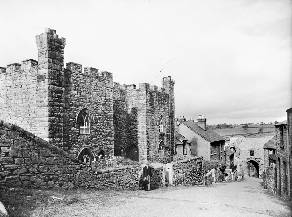 Denbigh Castle. © Crown Copyright RCAHMW.
