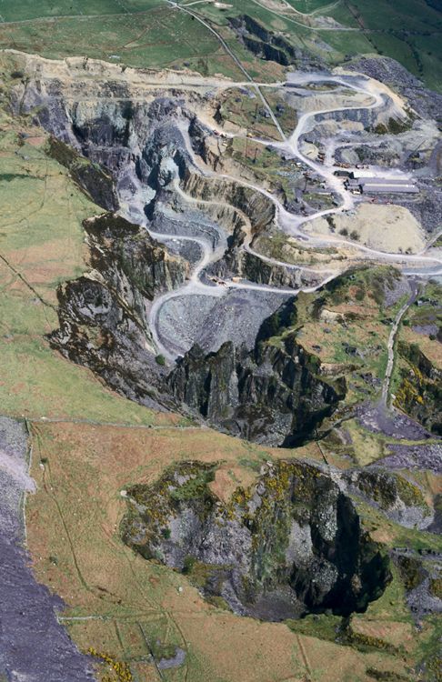 Pen yr Orsedd Quarry. © Crown Copyright RCAHMW.